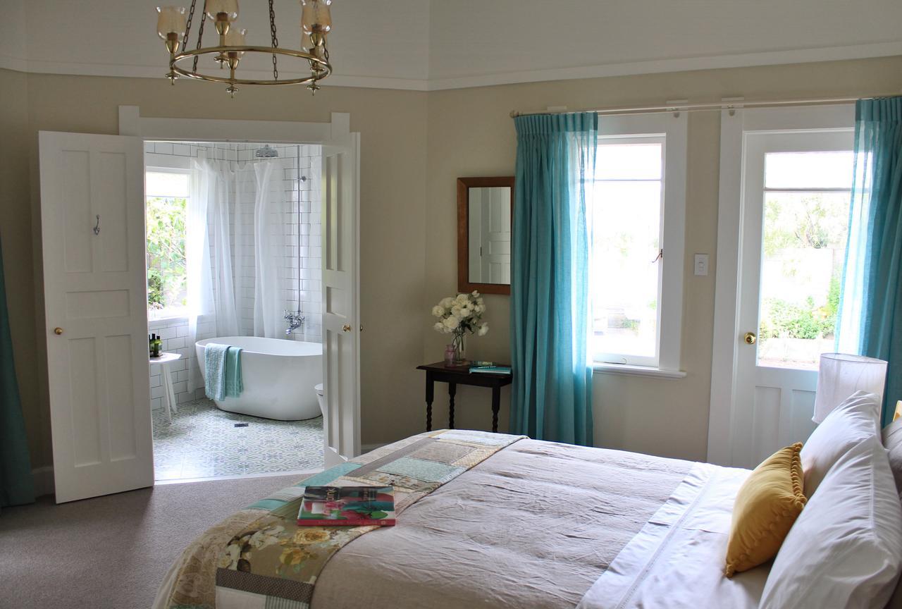 Browns Boutique Bed And Breakfast Уонгануи Экстерьер фото